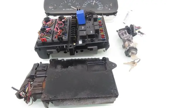 Chrysler Voyager Engine control unit/module ECU 467132423199A P04748212AD P4686673