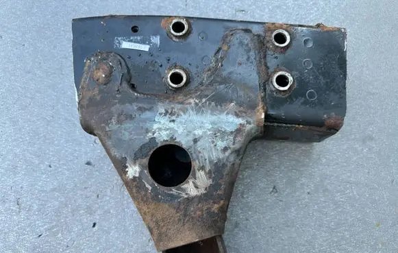 Nissan Patrol Y60 Steering rack mounting bracket 5074006J00 5074022J00