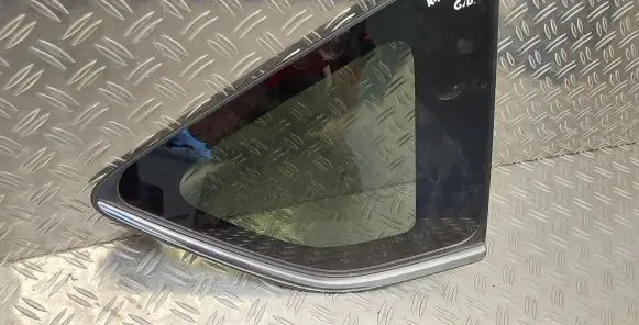 Toyota RAV 4 (XA40) Rear side window