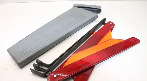 Toyota RAV 4 (XA40) Tool box 