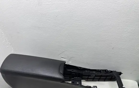 Toyota Avensis T270 Armrest 5892305070