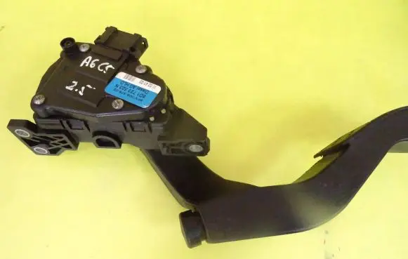 Audi A6 S6 C5 4B Accelerator throttle pedal 8D1723523N