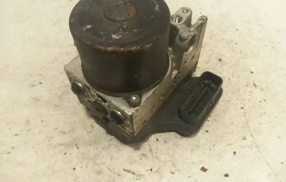 Lexus IS 220D-250-350 ABS Pump 1338008650
