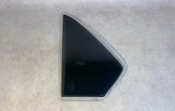BMW 7 E23 Rear vent window glass 51341849995 51341843019 1843019