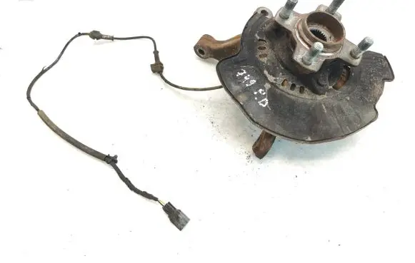 Suzuki Swift III Front wheel hub spindle knuckle