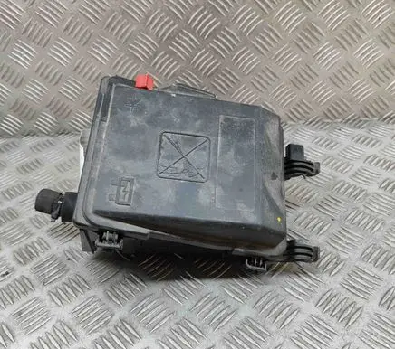 Opel Vivaro Fuse module 9678633380