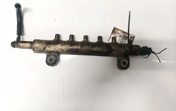 Nissan X-Trail T30 Fuel main line pipe