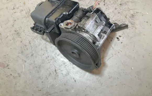 Mercedes-Benz Sprinter W906 Power steering pump A0064661501 6090060694