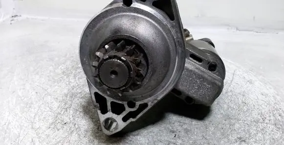 Volkswagen Golf VII Starter motor 02E911022C