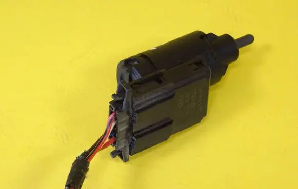 Volkswagen Golf IV Brake pedal sensor switch 1J0945511C