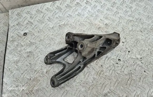 Audi A5 8T 8F Engine mounting bracket 8K0199307BE