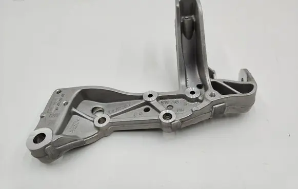 Volkswagen Golf VII Front lower control arm/wishbone 1K0199295E