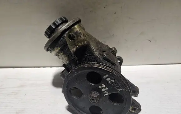 Toyota Corolla E100 Power steering pump 12120