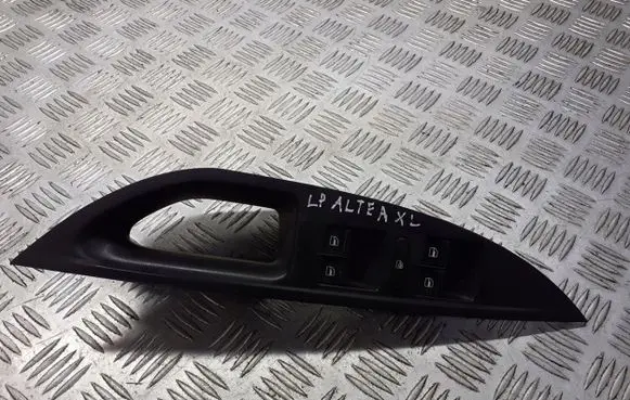 Seat Altea XL Front door window switch trim 5P1867171A