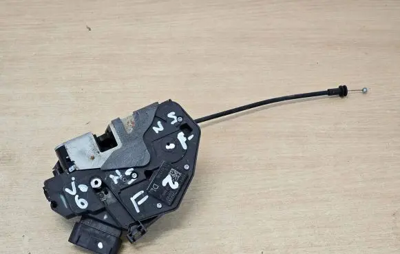Volvo V60 Front door lock 31301738