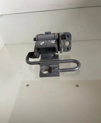 Audi A4 S4 B7 8E 8H Front door lower hinge 8E0831412B