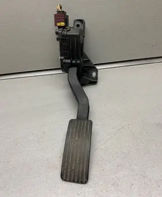 Mitsubishi Colt Accelerator throttle pedal MN125792 A4543000304