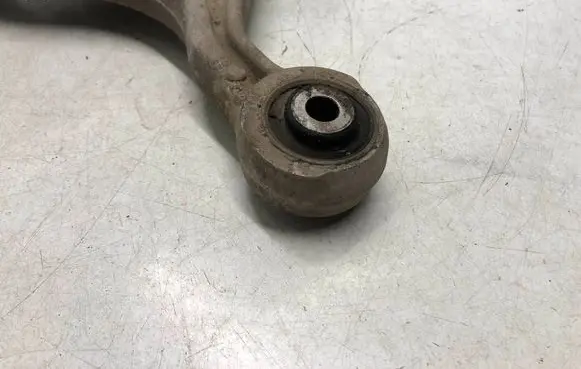 Volvo V70 Front lower control arm/wishbone 30760814