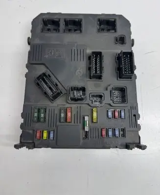 Peugeot 206 Fuse module S118085320