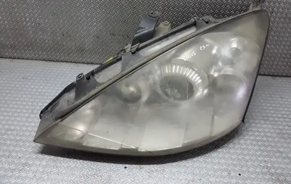 Ford Focus Headlight/headlamp 2M5113W030DF