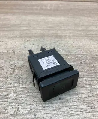 Volkswagen PASSAT B5.5 Windscreen/window heater switch 3B0959621C