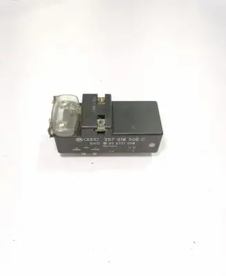 Volkswagen Golf III Coolant fan relay 357919506C 898721000