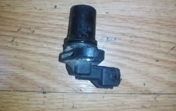 Ford Mondeo MK I Camshaft position sensor 12k073ab
