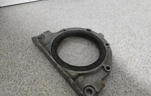 BMW 5 E39 Crankshaft Holder 2247164