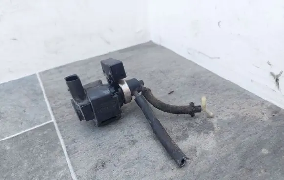 Audi A4 S4 B6 8E 8H Turbo solenoid valve 059906629A
