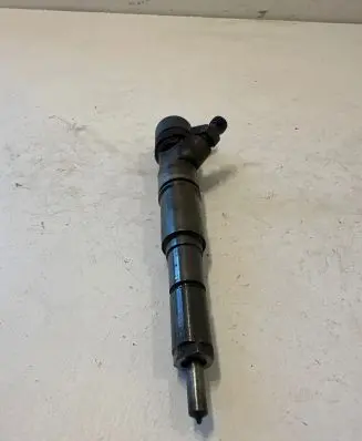 BMW 5 E39 Fuel injector 0445110047