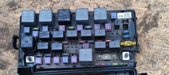 SsangYong Actyon Fuse module 8239031122 AK5883 06J30D