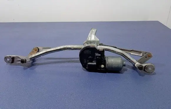 BMW 5 F10 F11 Front wiper linkage and motor 7308771