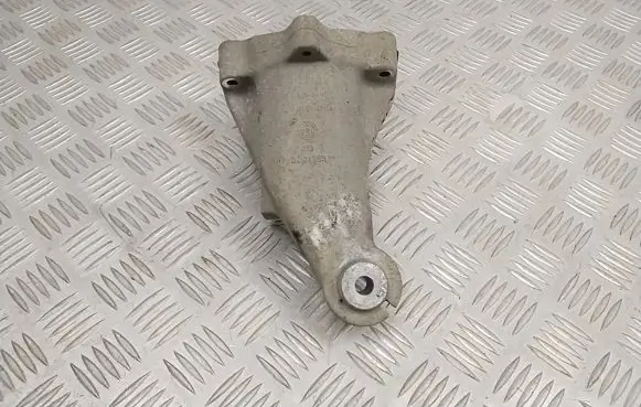 Mercedes-Benz C W204 Engine mounting bracket A6512233504