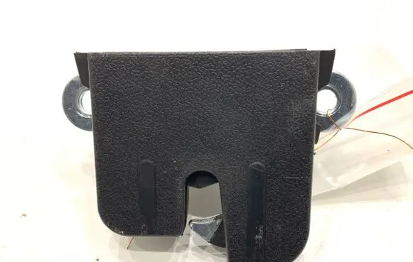 Volkswagen PASSAT B7 Tailgate exterior lock 