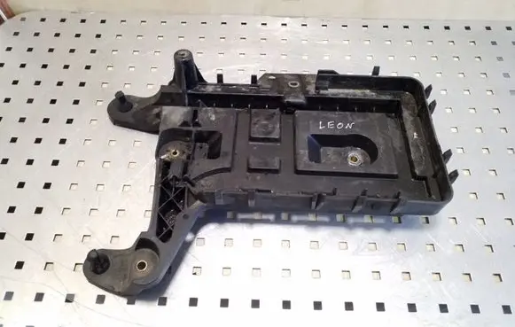 Seat Leon (1P) Battery tray 1K0915333