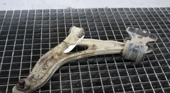 Ford Focus Front lower control arm/wishbone BV613A424