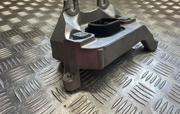 Dacia Sandero III Gearbox mounting bracket 112535643R