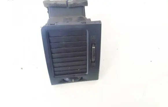 Hyundai Getz Dash center air vent grill