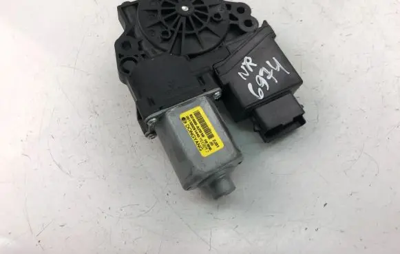 KIA Ceed Front door window regulator motor 82460A2010