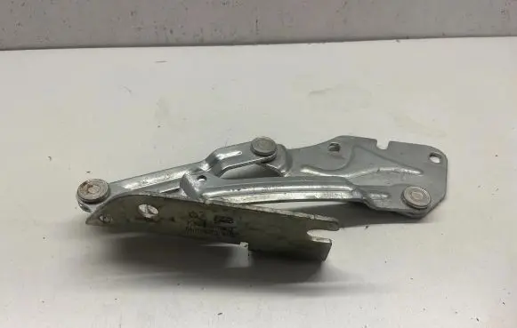 Volkswagen Golf Plus Engine bonnet/hood hinges 5M0823302