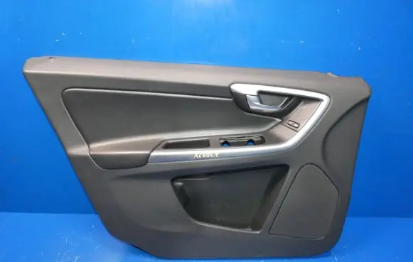 Volvo XC60 Front door card panel trim 