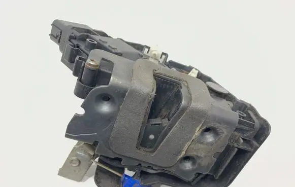 Ford Mondeo MK IV Front door lock 6M2A-R21812-AC
