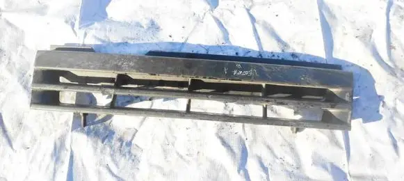 Opel Vectra A Front grill 90306686 90287108