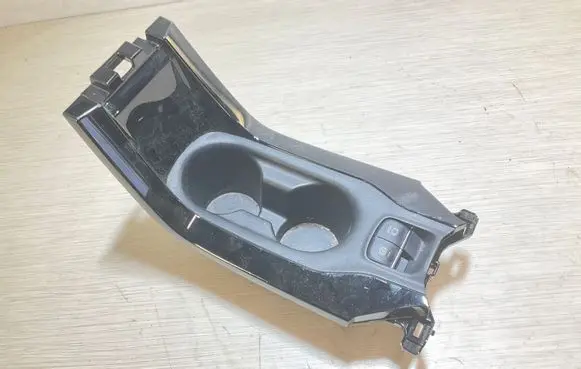 Cup holder front