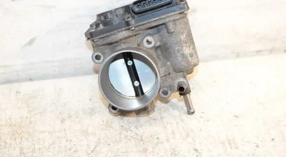 Toyota Auris E180 Throttle valve 220300T110