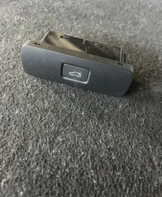 Volvo XC90 Tailgate/boot open switch button 32350330 P32350330