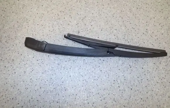 Front wiper blade arm
