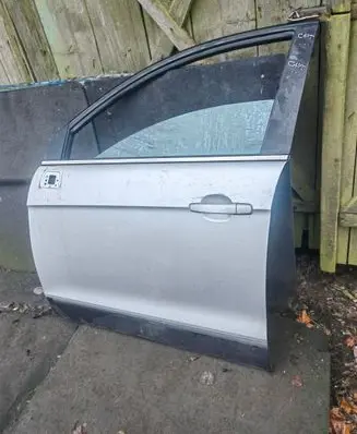 Chevrolet Captiva Front door