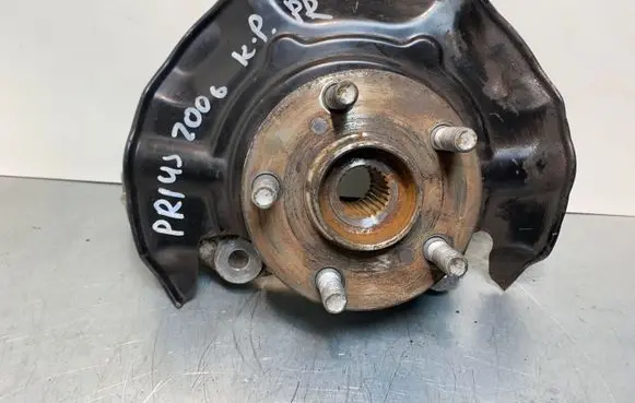 Toyota Prius (XW20) Front wheel hub
