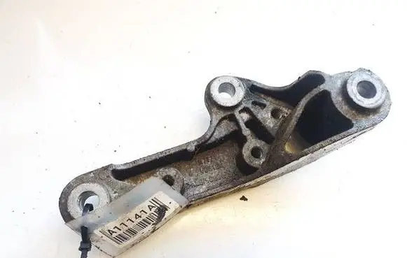 Opel Insignia A Engine mounting bracket 13228255